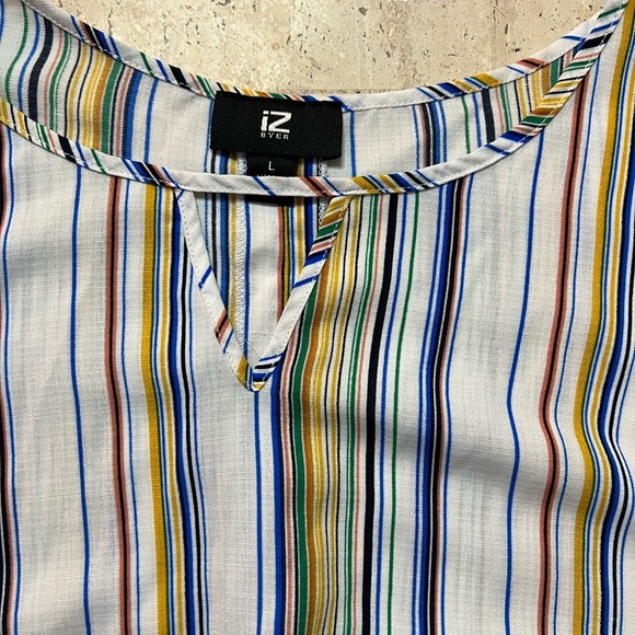 Super Cute IZ Byer Blouse Size Large - Picture 3 of 3